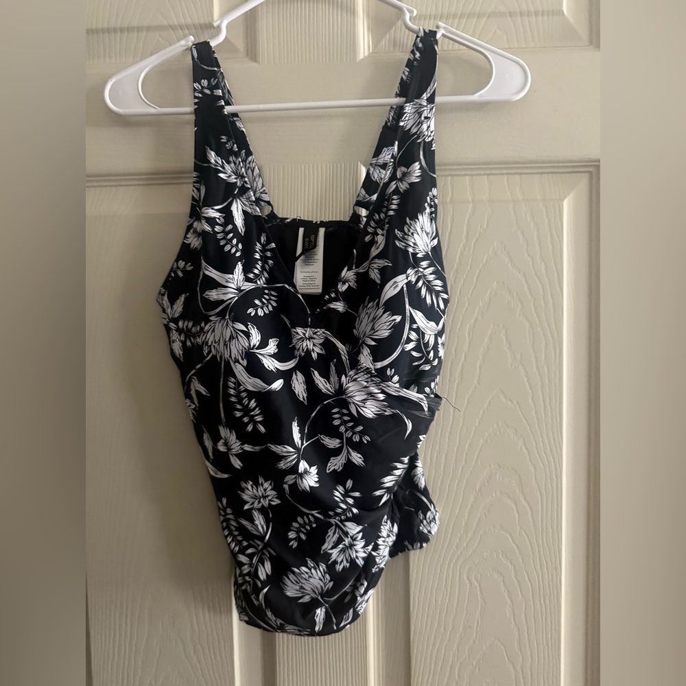 Elegant Black and White Floral Women's Swim Tankini